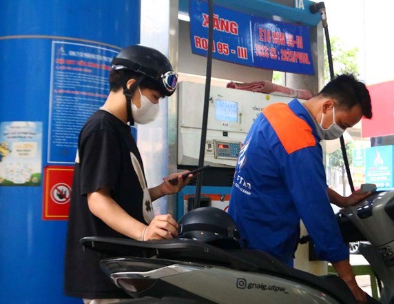 Giá xăng dầu đồng loạt giảm mạnh